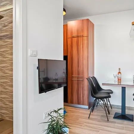 Kurika Anzotica Apartment *