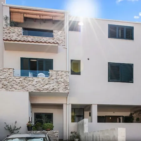 Kurika Anzotica Apartment *