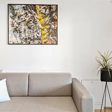 Kurika Anzotica Apartment *